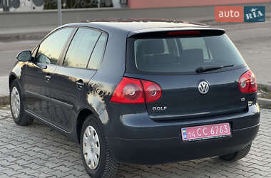 Хетчбек Volkswagen Golf 2005 в Львові