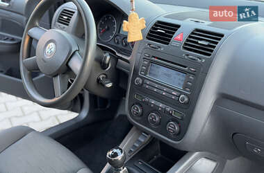 Хетчбек Volkswagen Golf 2005 в Львові