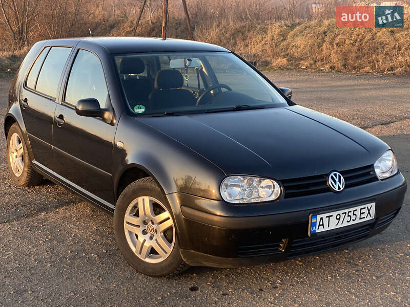 Хэтчбек Volkswagen Golf 2002 в 