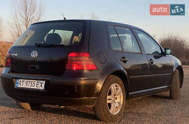Хэтчбек Volkswagen Golf 2002 в 