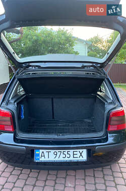 Хэтчбек Volkswagen Golf 2002 в 