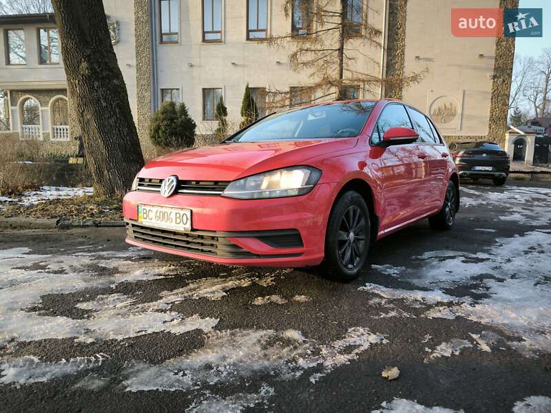 Хетчбек Volkswagen Golf 2017 в Львові
