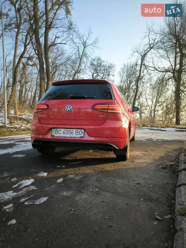 Хетчбек Volkswagen Golf 2017 в Львові