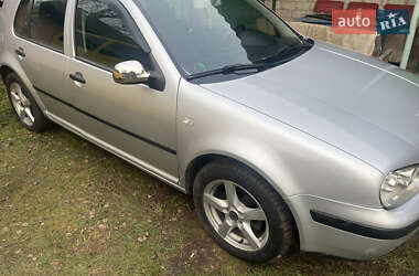 Хетчбек Volkswagen Golf 2001 в Ковелі