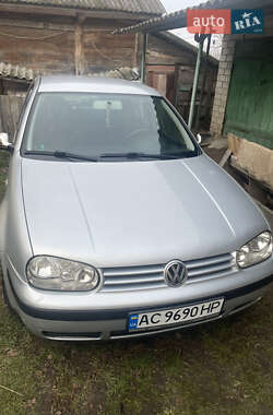 Хетчбек Volkswagen Golf 2001 в Ковелі