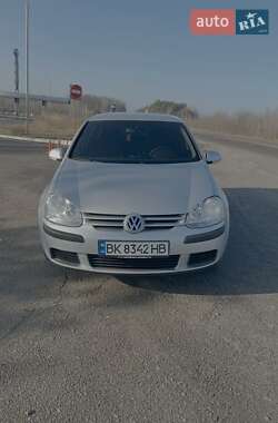 Хетчбек Volkswagen Golf 2005 в Вирах