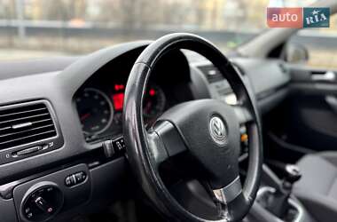 Хэтчбек Volkswagen Golf 2008 в Каменском