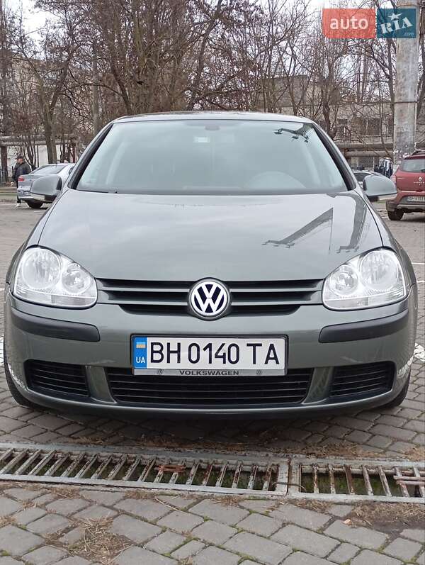 Хетчбек Volkswagen Golf 2004 в Одесі