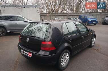 Хетчбек Volkswagen Golf 2001 в Києві