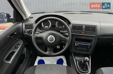 Хетчбек Volkswagen Golf 2003 в Луцьку