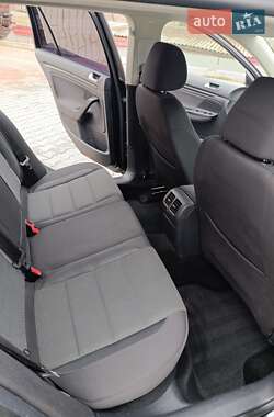 Універсал Volkswagen Golf 2010 в 