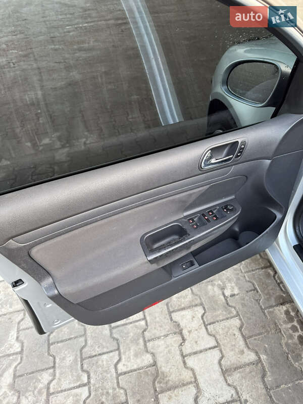 Кабріолет Volkswagen Golf 2004 в Томашполі