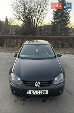 Хэтчбек Volkswagen Golf 2004 в Обухове