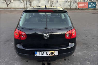 Хэтчбек Volkswagen Golf 2004 в Обухове