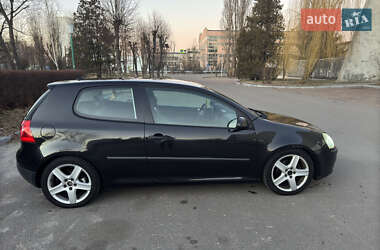 Хэтчбек Volkswagen Golf 2004 в Обухове