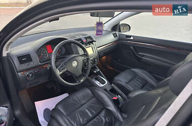 Хэтчбек Volkswagen Golf 2004 в Обухове