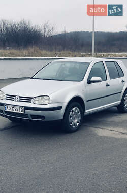 Хетчбек Volkswagen Golf 2002 в Мукачевому