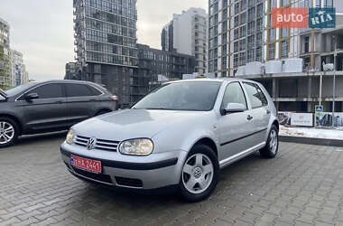 Хетчбек Volkswagen Golf 2003 в Львові