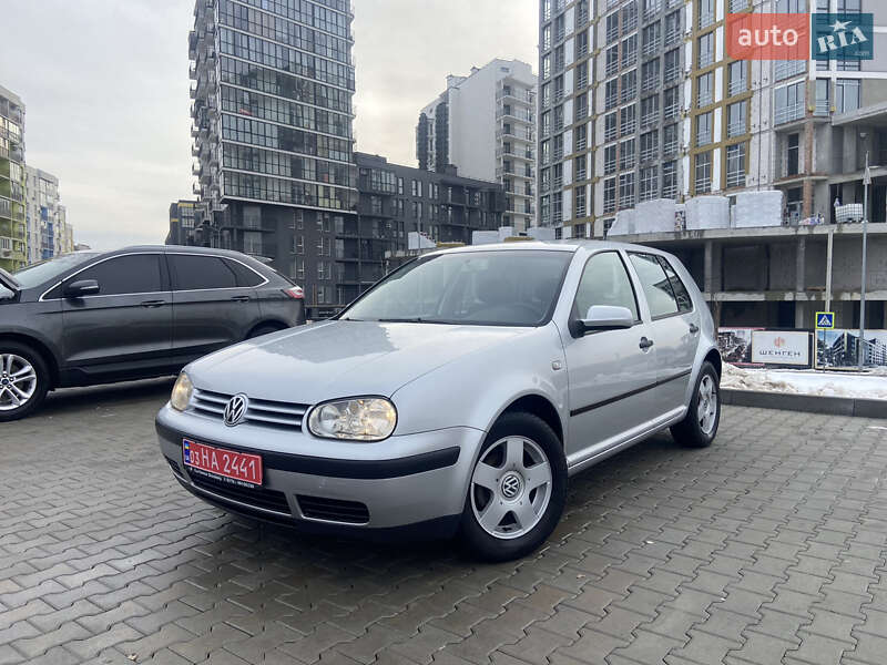 Хетчбек Volkswagen Golf 2003 в Львові