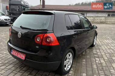 Хетчбек Volkswagen Golf 2005 в Луцьку