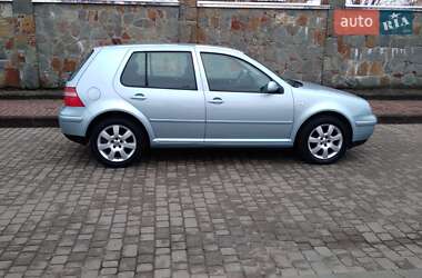 Хетчбек Volkswagen Golf 2003 в Городку