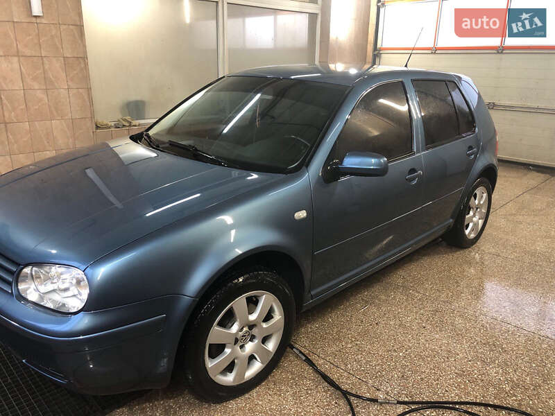Хетчбек Volkswagen Golf 2003 в Золотоноші