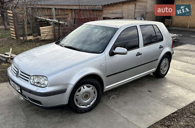 Хетчбек Volkswagen Golf 2001 в Чернігові