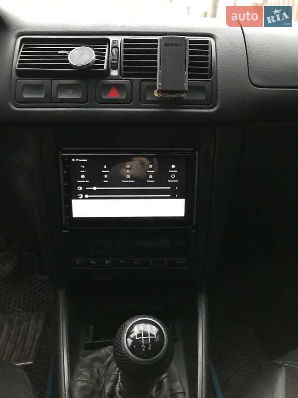 Хетчбек Volkswagen Golf 2000 в Мукачевому