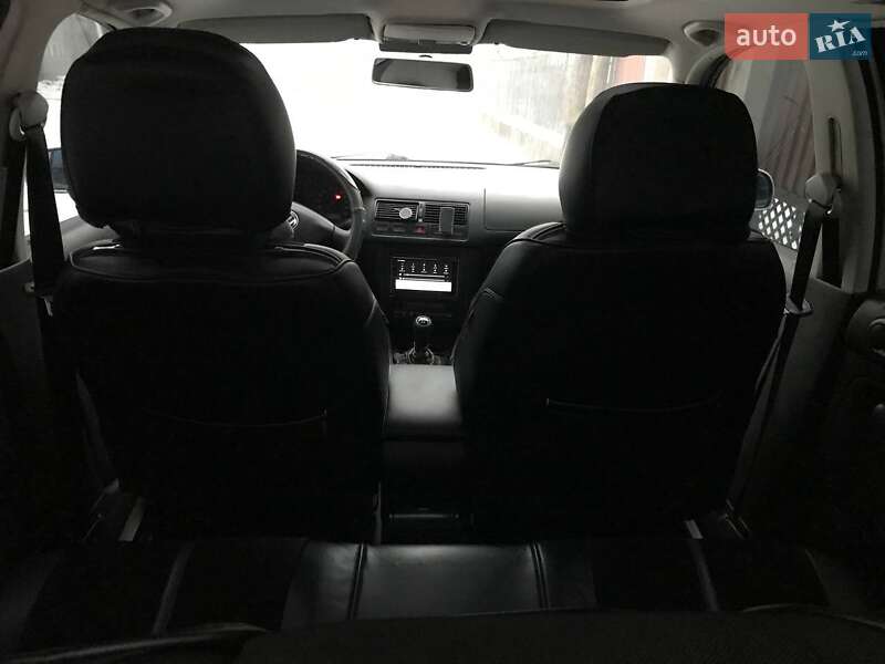 Хетчбек Volkswagen Golf 2000 в Мукачевому