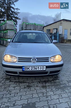 Універсал Volkswagen Golf 2001 в Сарнах