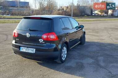 Хэтчбек Volkswagen Golf 2004 в 