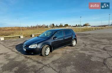 Хэтчбек Volkswagen Golf 2004 в 