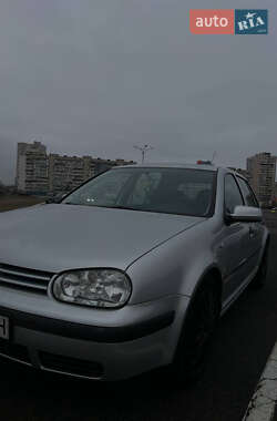 Хетчбек Volkswagen Golf 2001 в Києві