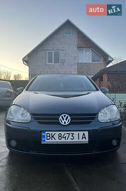 Хэтчбек Volkswagen Golf 2004 в Ровно