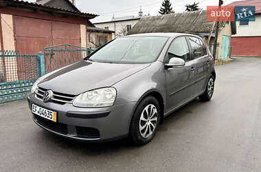 Хетчбек Volkswagen Golf 2005 в Старокостянтинові