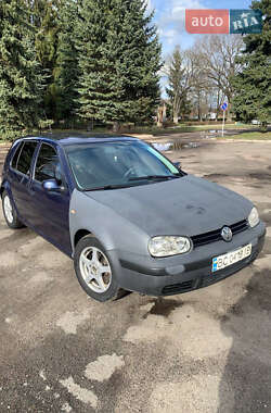 Хетчбек Volkswagen Golf 2002 в Луцьку