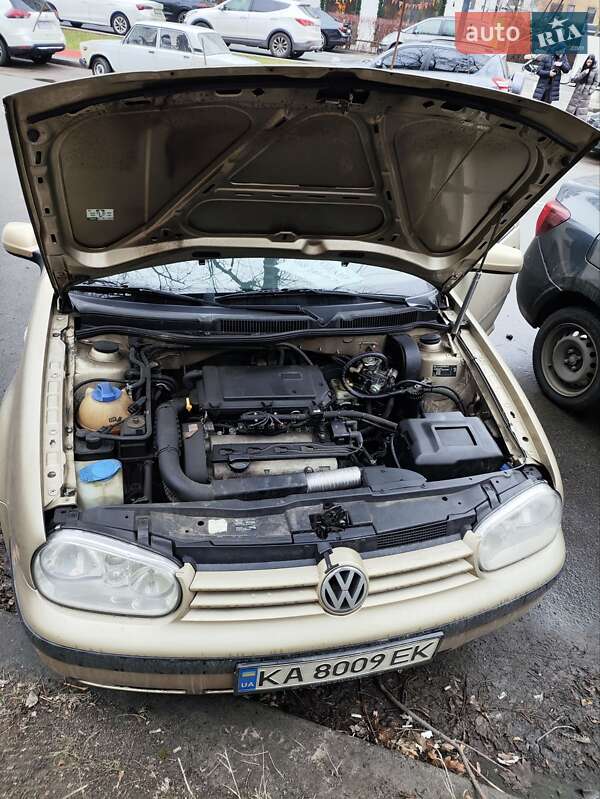 Хэтчбек Volkswagen Golf 2001 в Киеве