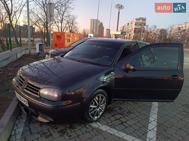 Хэтчбек Volkswagen Golf 1998 в Киеве