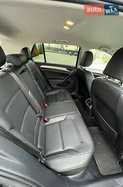 Хетчбек Volkswagen Golf 2016 в 