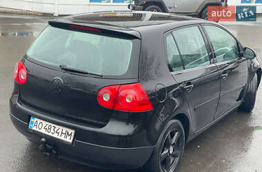 Хэтчбек Volkswagen Golf 2004 в Виноградове