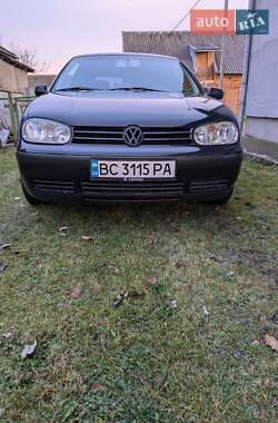 Хэтчбек Volkswagen Golf 2001 в 