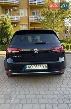 Хетчбек Volkswagen Golf 2015 в Ужгороді