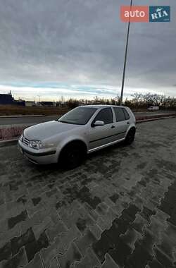 Хэтчбек Volkswagen Golf 2003 в 