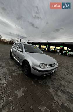 Хэтчбек Volkswagen Golf 2003 в 