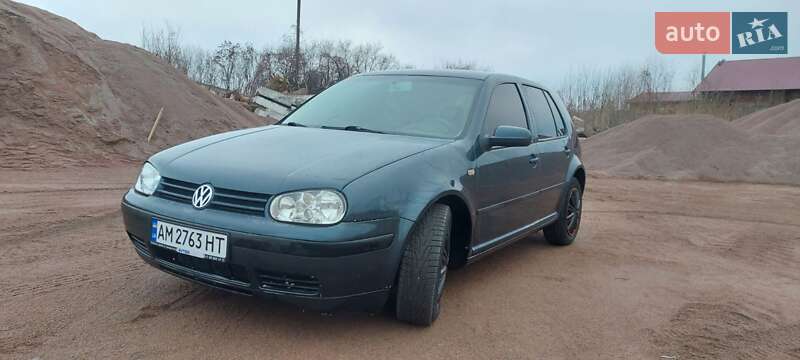 Хэтчбек Volkswagen Golf 1998 в Коростене