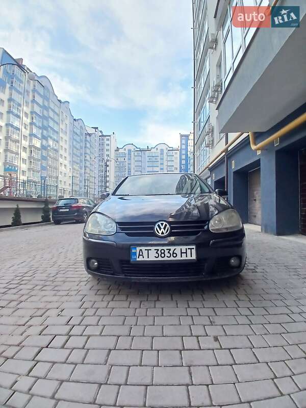 Хетчбек Volkswagen Golf 2004 в 