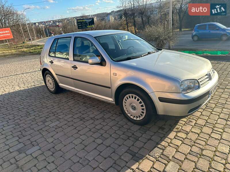 Volkswagen Golf 2000