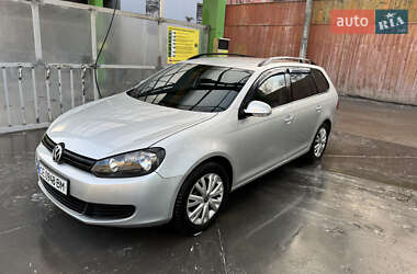 Універсал Volkswagen Golf 2010 в Чернівцях