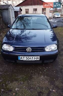 Хетчбек Volkswagen Golf 2003 в Долині