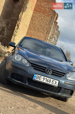 Хэтчбек Volkswagen Golf 2004 в Снигиревке